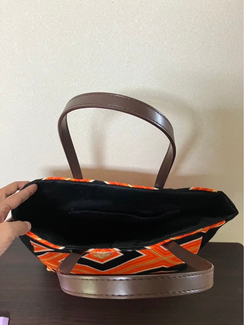 アンズルーム★ちょっと豪華な　トートバッグ★ハンドバッグ★着物　帯★黒×刺繍