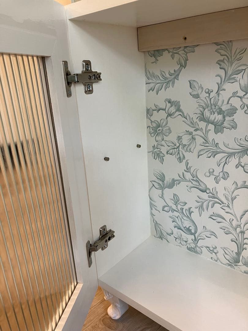 ハンドメイド　ホワイト　ガラス扉キャビネット　サイドボード　インテリア棚シェルフ