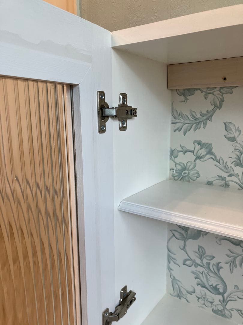 ハンドメイド　ホワイト　ガラス扉キャビネット　サイドボード　インテリア棚シェルフ