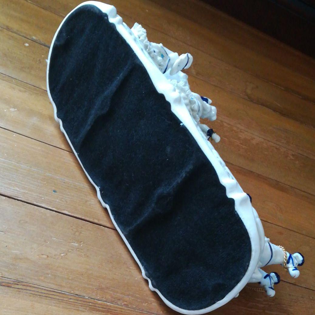 馬車　陶器製　置き物　貴婦人　置物　飾り物