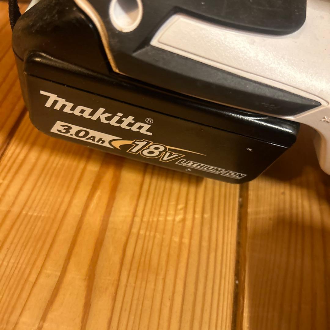 バッテリー、充電器付きMakita 掃除機 DC18RF 18V 3.0Ah