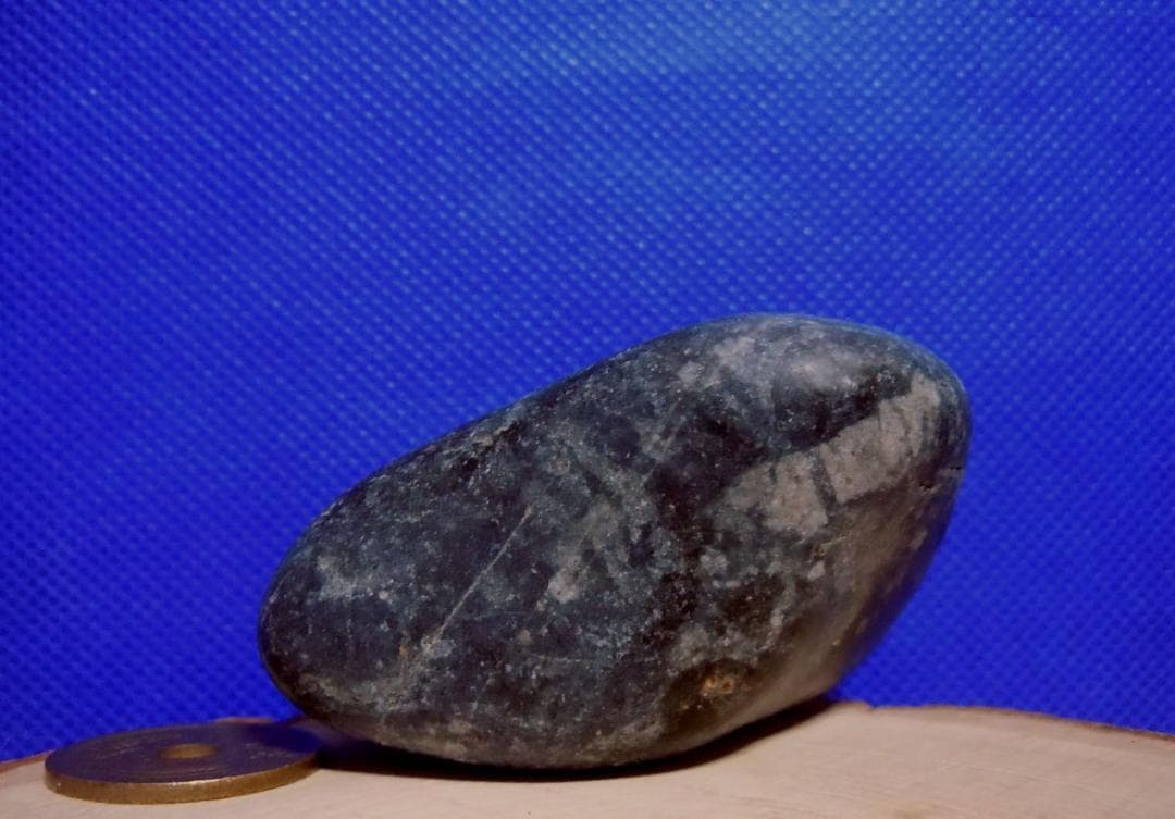 宮崎海岸・天然無垢の糸魚川翡翠・黒 142g