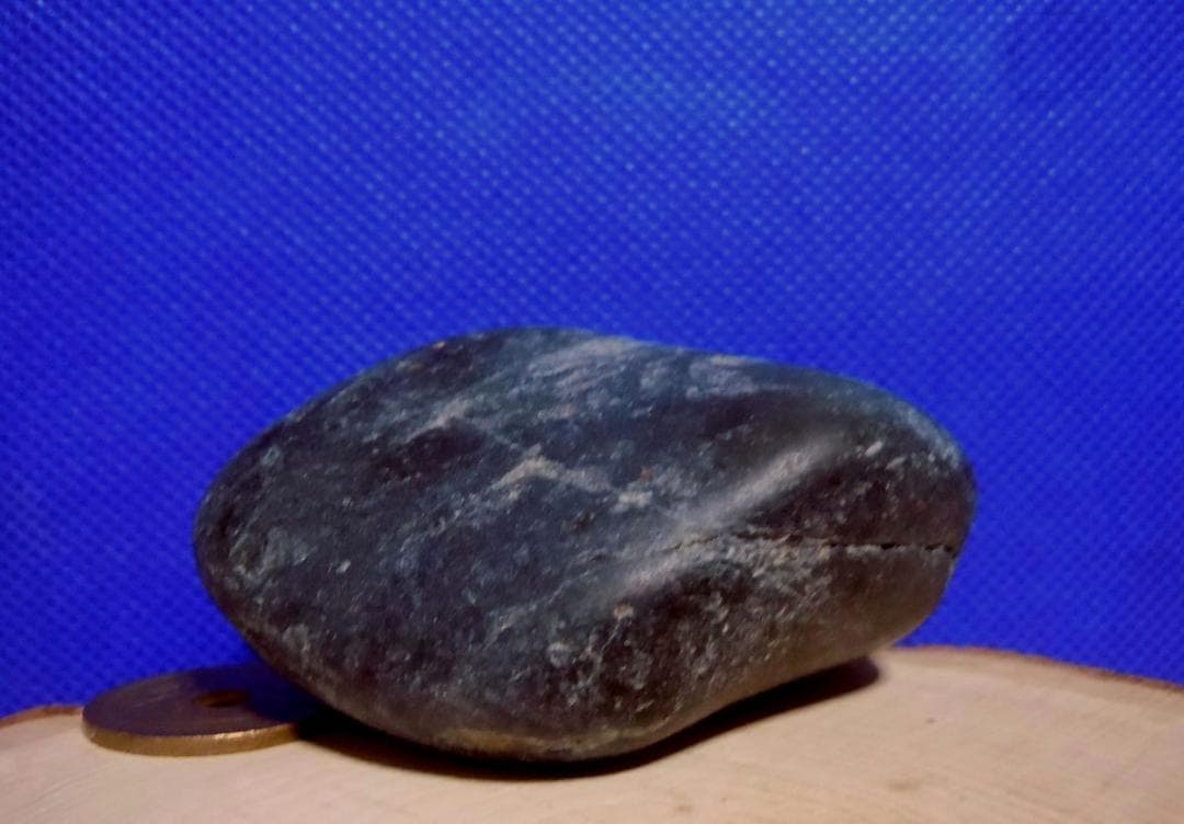 宮崎海岸・天然無垢の糸魚川翡翠・黒 142g