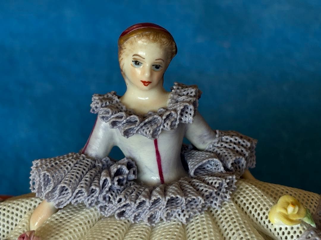 アイリッシュドレスデン　陶器製レースドレス人形　美品　インテリア　フィギュリン