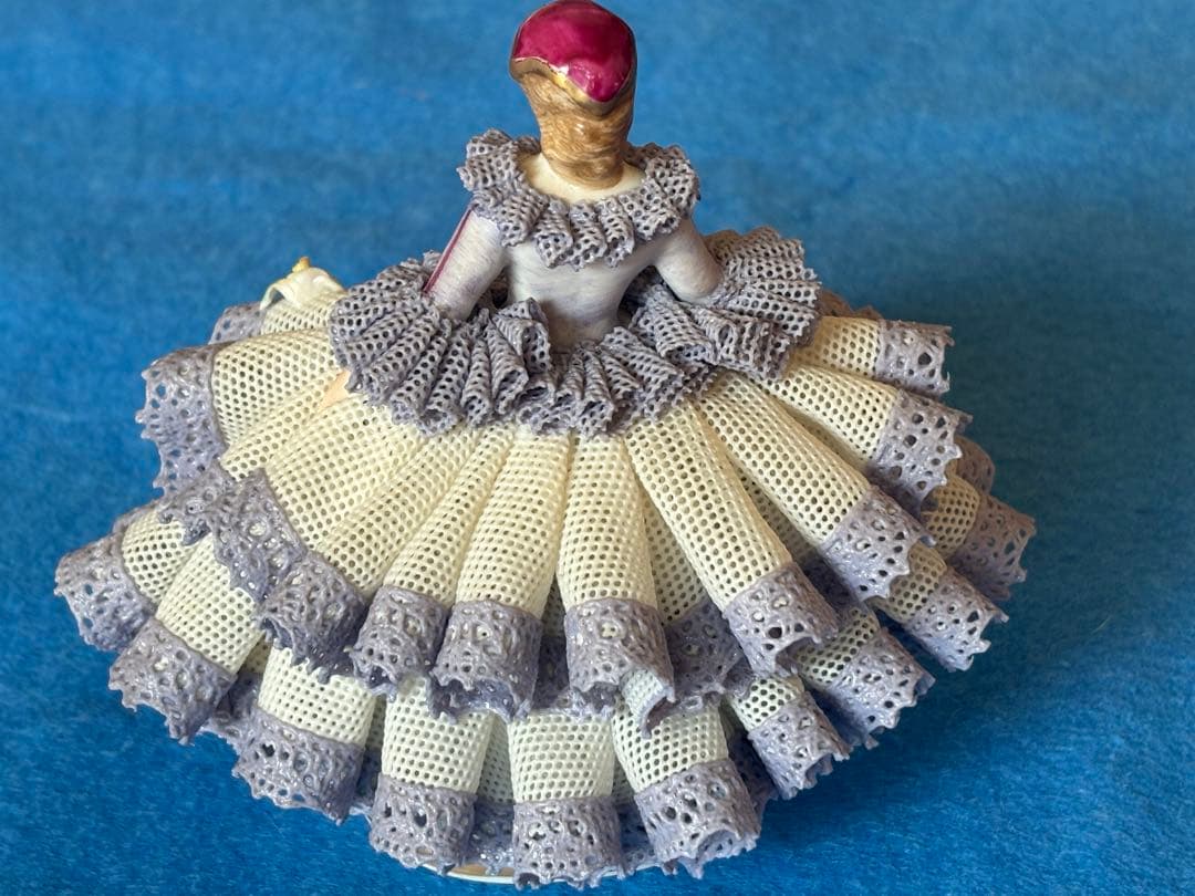 アイリッシュドレスデン　陶器製レースドレス人形　美品　インテリア　フィギュリン