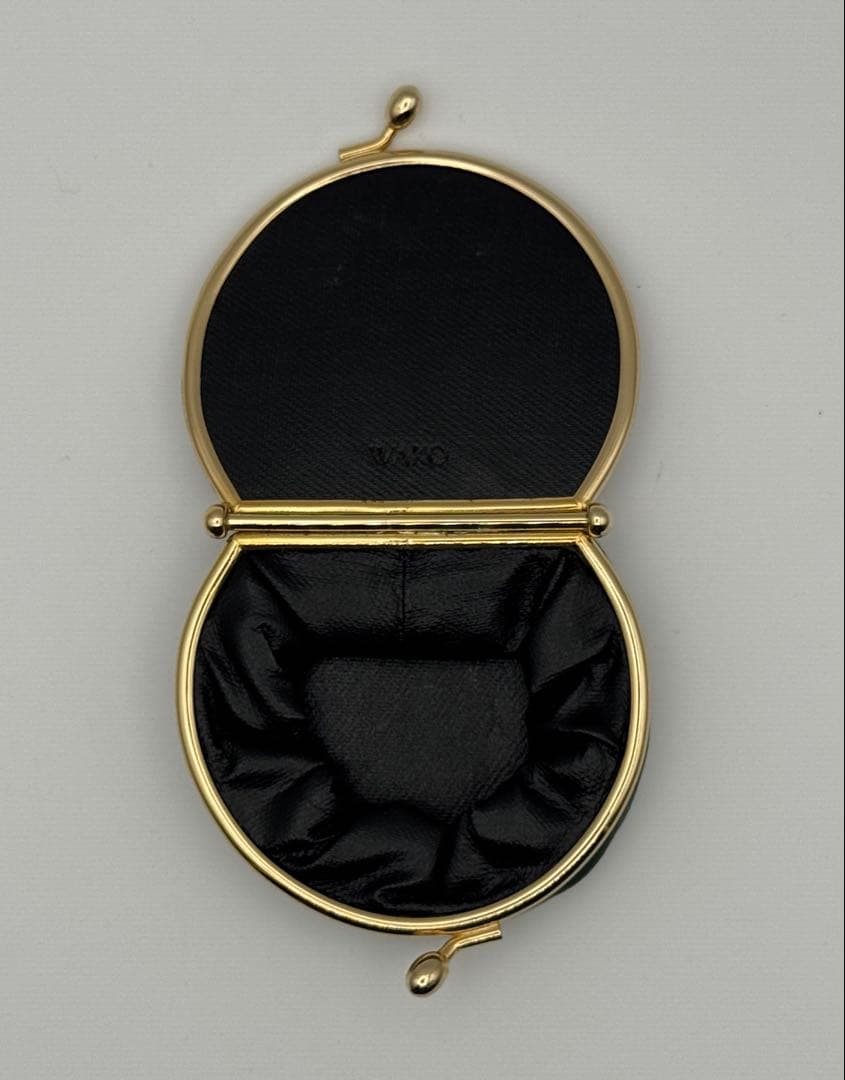 銀座WAKOの花束刺繍の緑色がま口