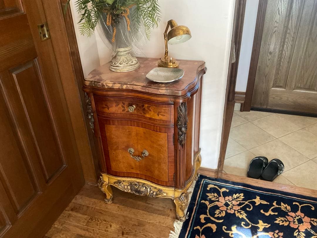 アンティーク木製キャビネット・ベットサイドボード・小型チェスト