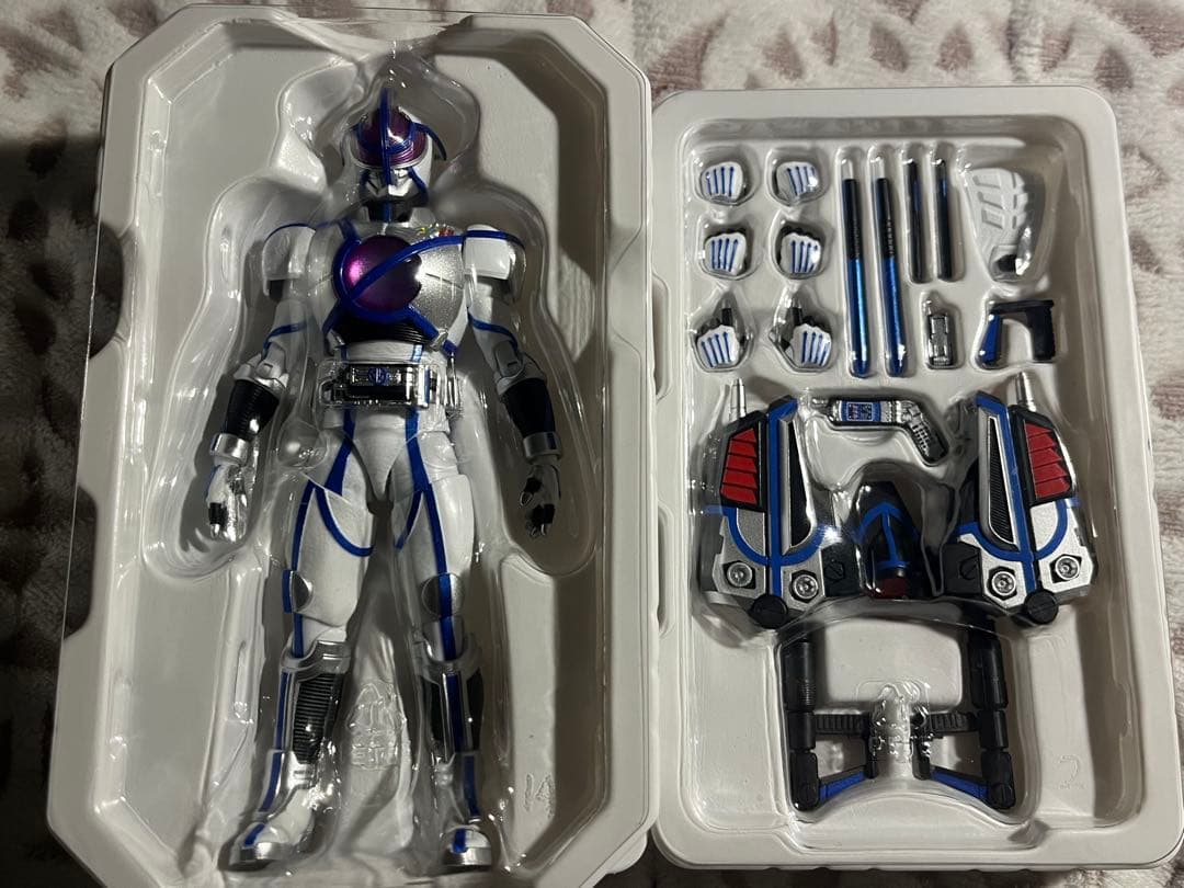 輸送箱付き 真骨彫製法 S.H.Figuarts仮面ライダーサイガ