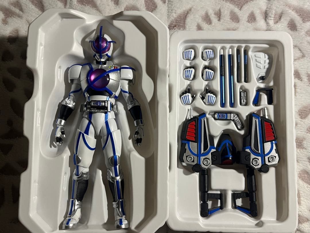 輸送箱付き 真骨彫製法 S.H.Figuarts仮面ライダーサイガ