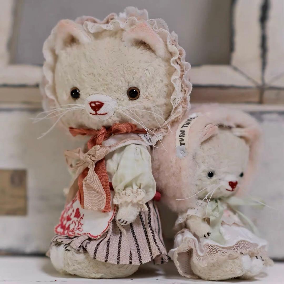 かわいいお姉さん猫 アーティストベア 海外作家様 ハンドメイド ぬいぐるみ 置物