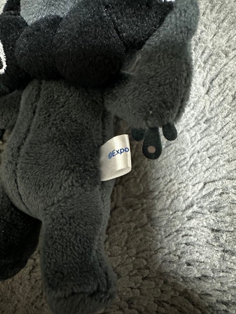 黒ミャクミャク　キーホルダー カラビナ付き