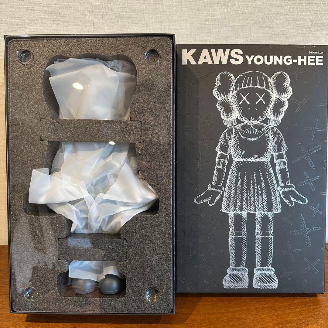 新品 KAWS ×イカゲーム ヨンヒ フィギュア Squid Game 未使用