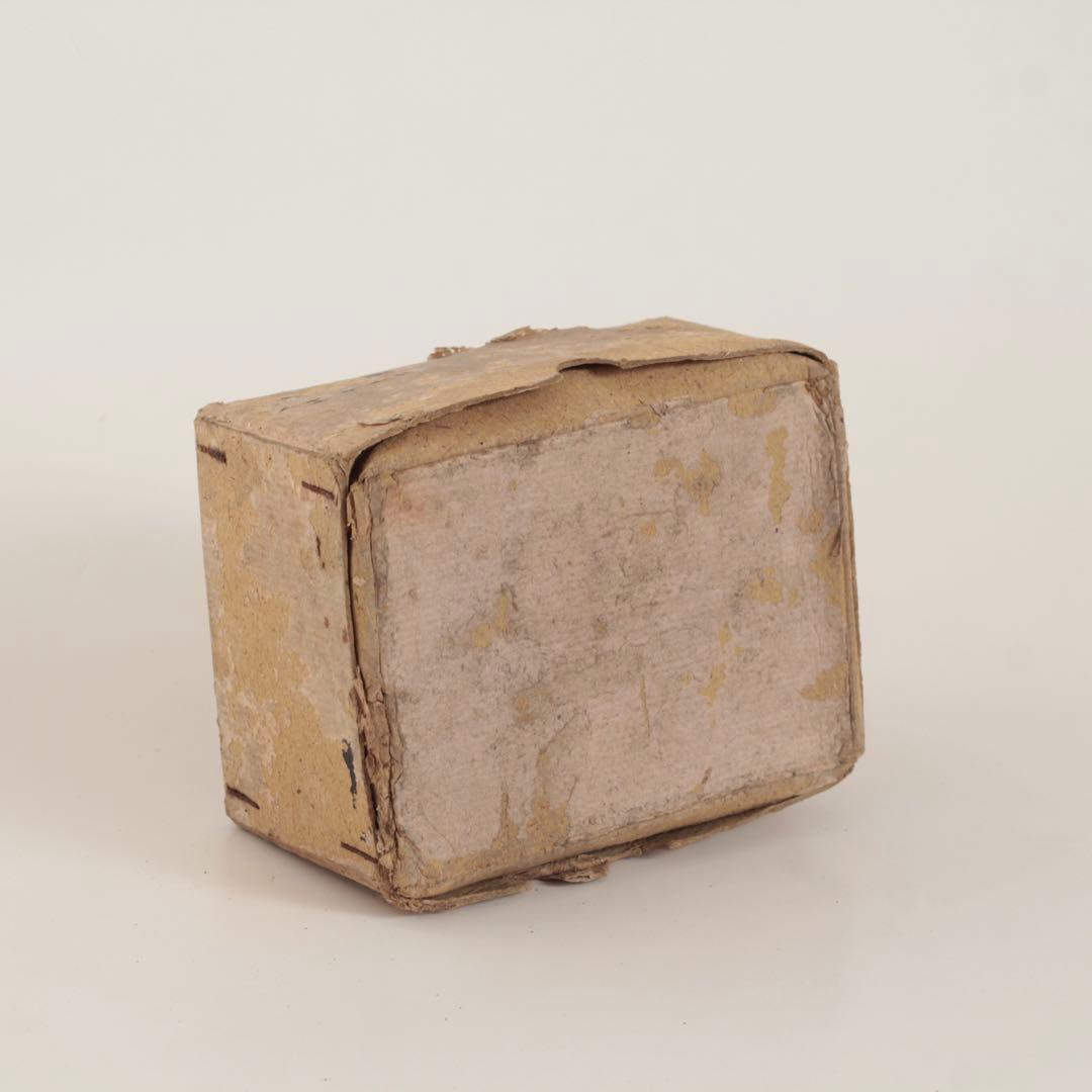 古い ボロボロの 紙箱 古道具 アンティーク オブジェ