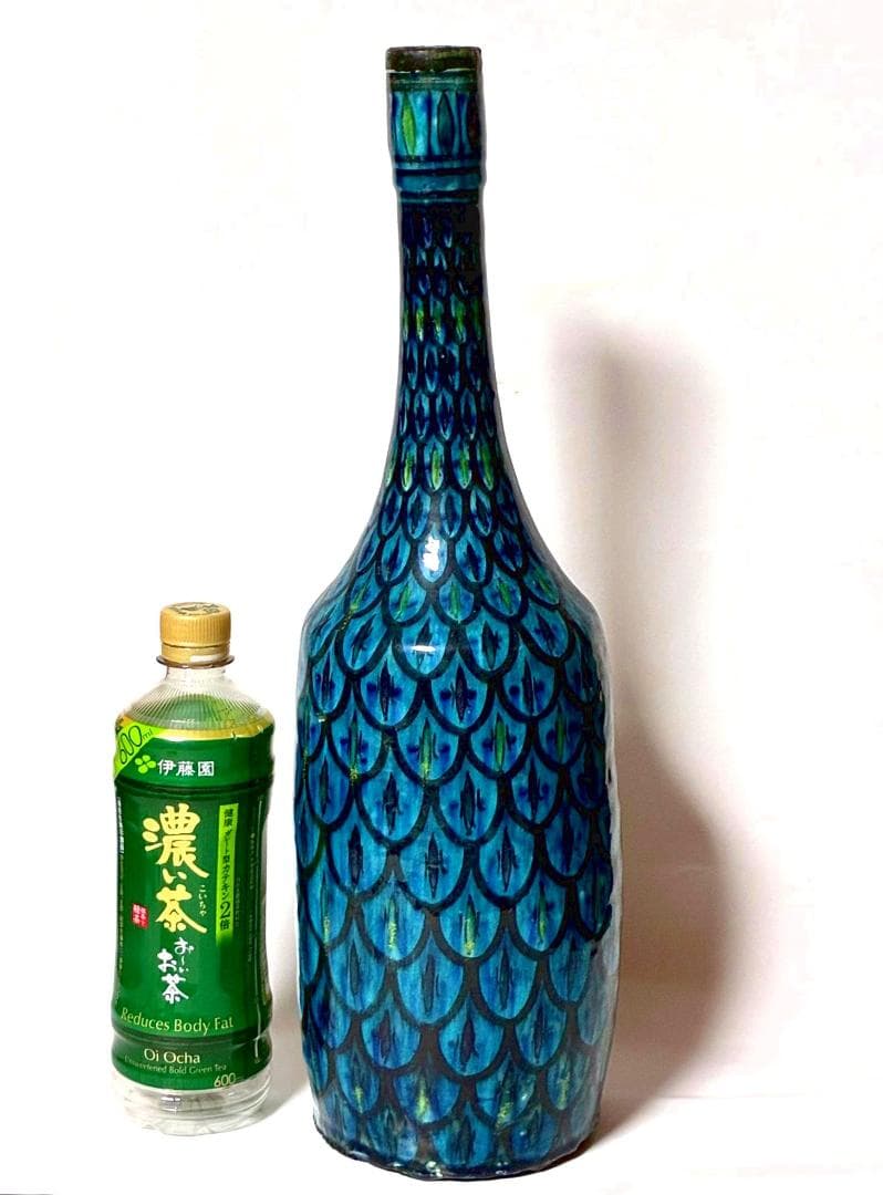 うろこ模様ターコイズブルーに黒や色とりどりの細首ボトル❁幾何学的 ・少し漏れ有