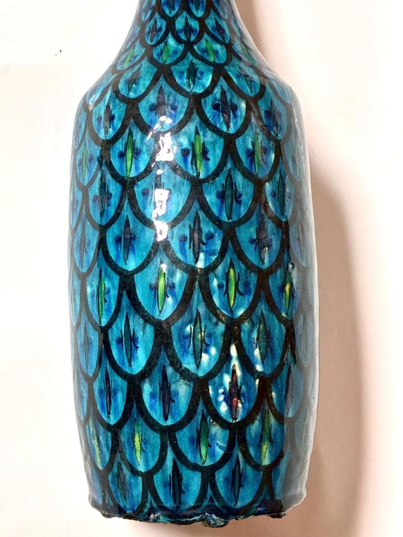 うろこ模様ターコイズブルーに黒や色とりどりの細首ボトル❁幾何学的 ・少し漏れ有