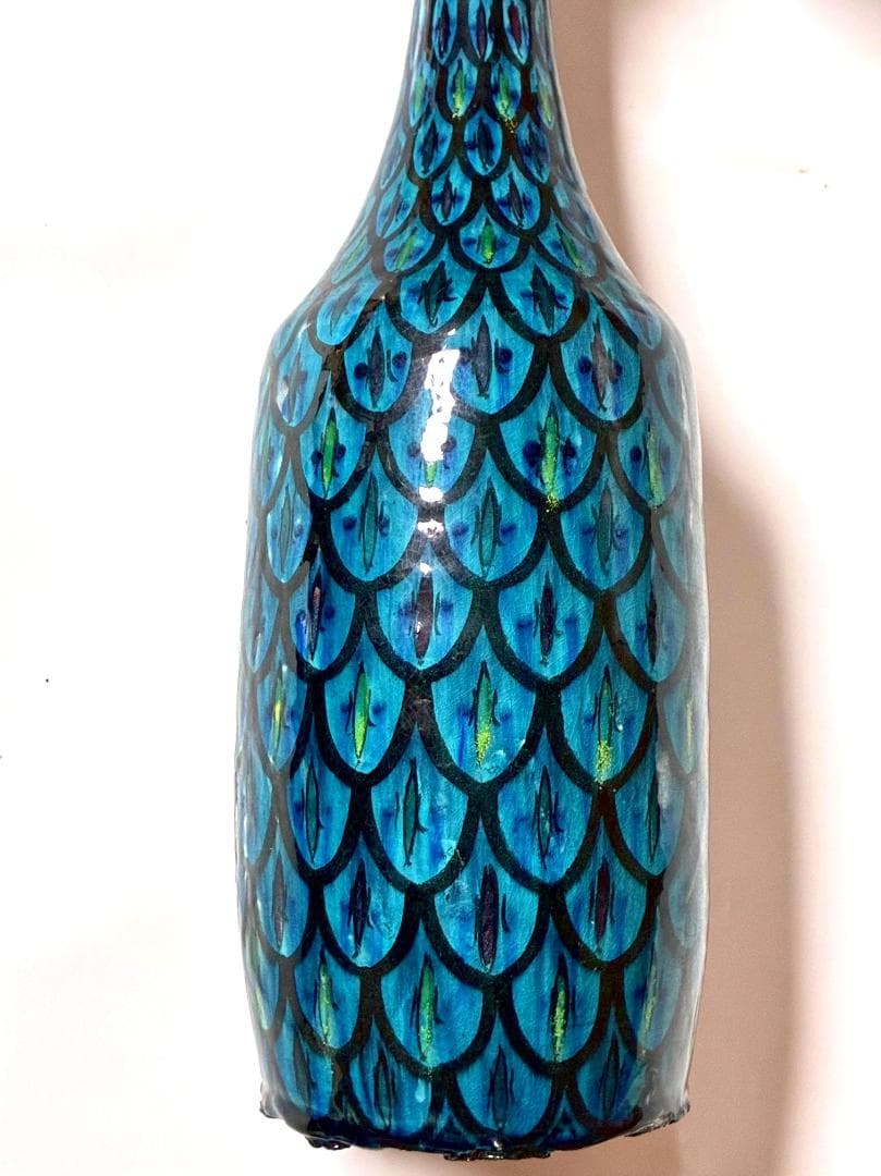 うろこ模様ターコイズブルーに黒や色とりどりの細首ボトル❁幾何学的 ・少し漏れ有