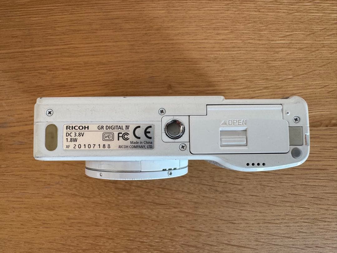 RICOH GR DIGITAL IV リコー ホワイト バッテリーおまけ
