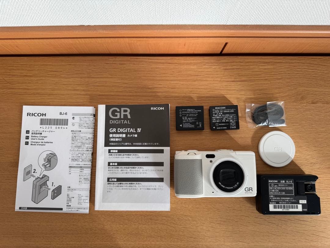 RICOH GR DIGITAL IV リコー ホワイト バッテリーおまけ