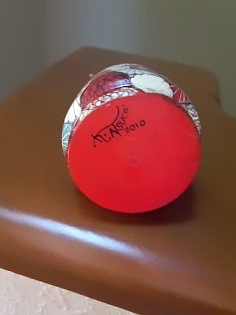 金田アツ子さん　直筆　菊尽くしのお着物　アコーディオンの少女　こけし　黒色スミレ