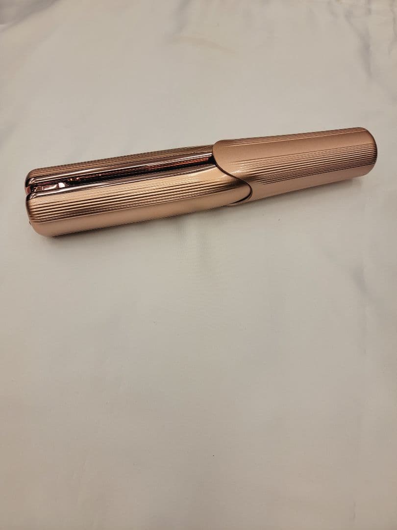 新品未使用　リファフィンガーアイロン