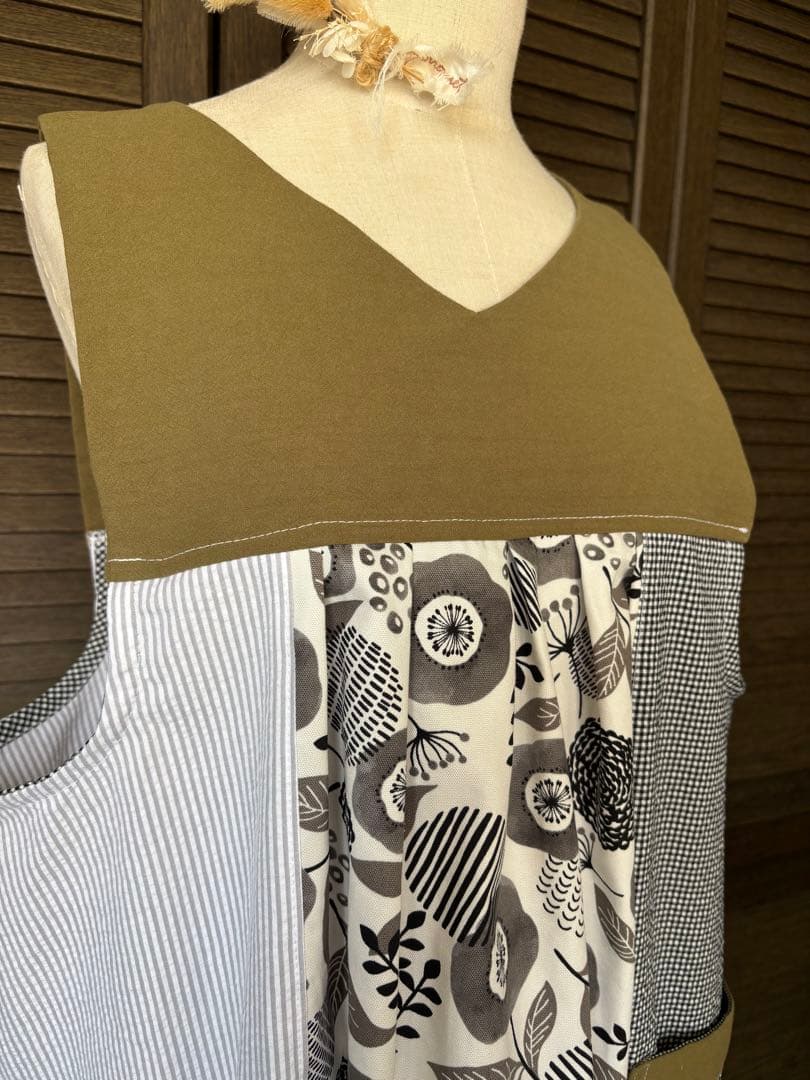 専用　エプロン　割烹着　ハンドメイド　保育士　介護士　ワンピース