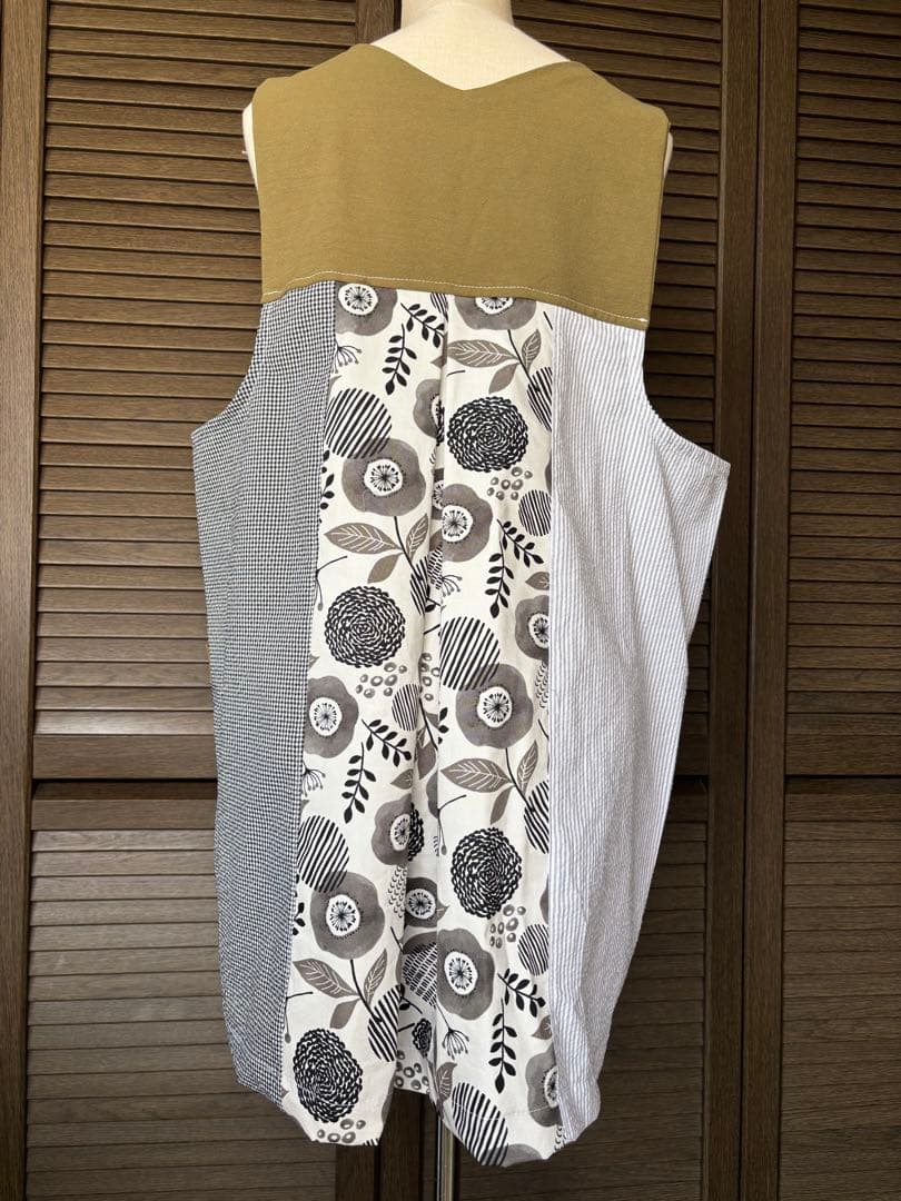 専用　エプロン　割烹着　ハンドメイド　保育士　介護士　ワンピース