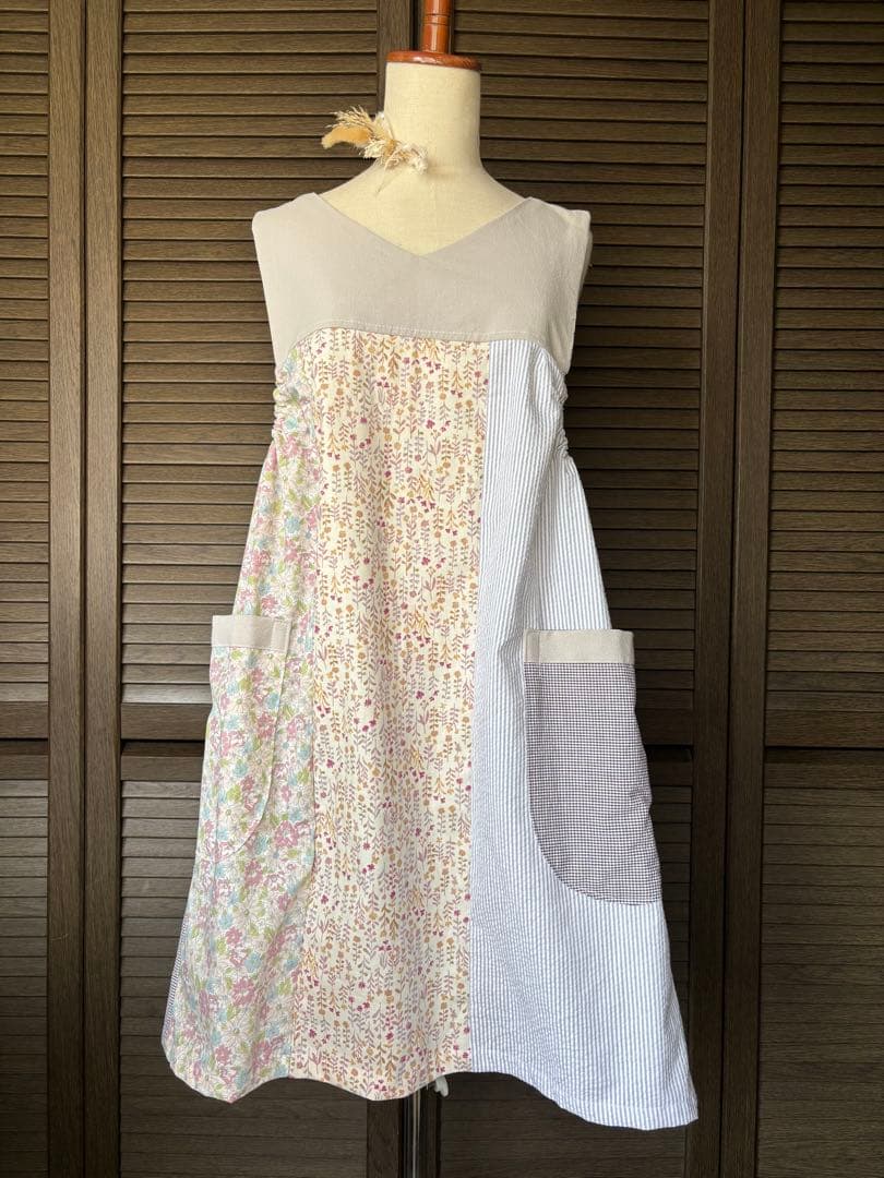 専用　エプロン　割烹着　ハンドメイド　保育士　介護士　ワンピース