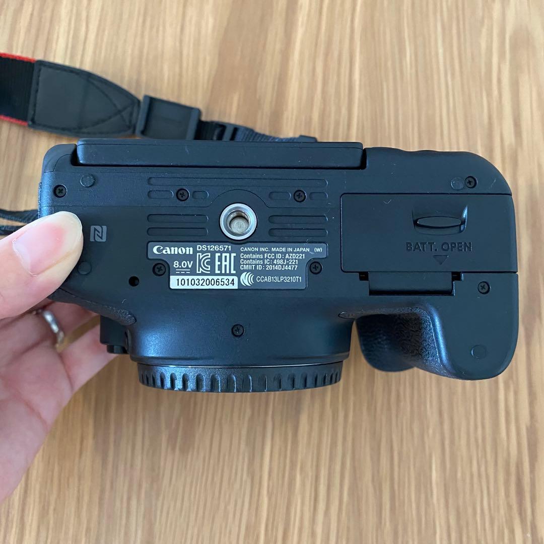 【naichan 】Canon EOS Kiss X8i デジタル一眼レフ