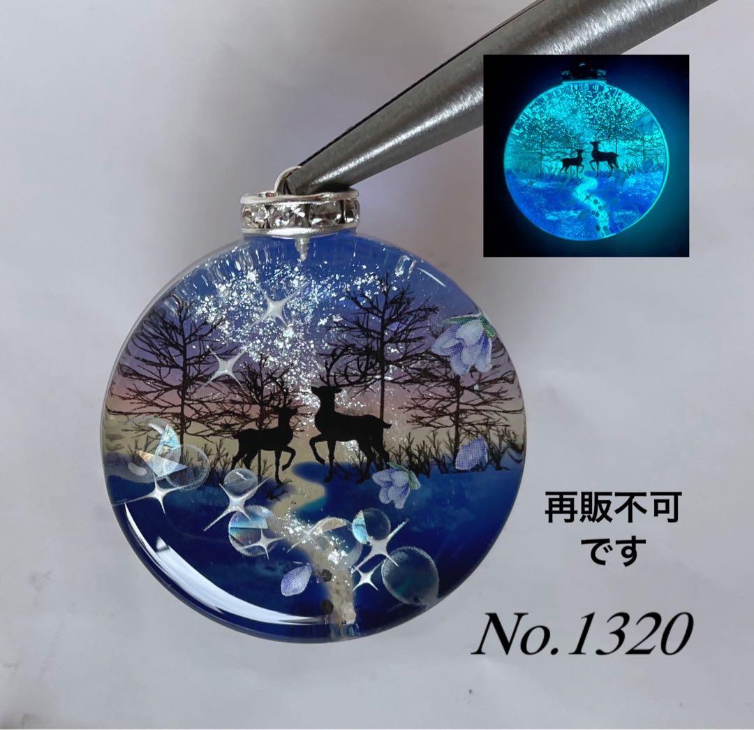 すず☆らん/レジン/三日月の親子猫　秋桜　蓄光　オルゴナイトキーホルダー