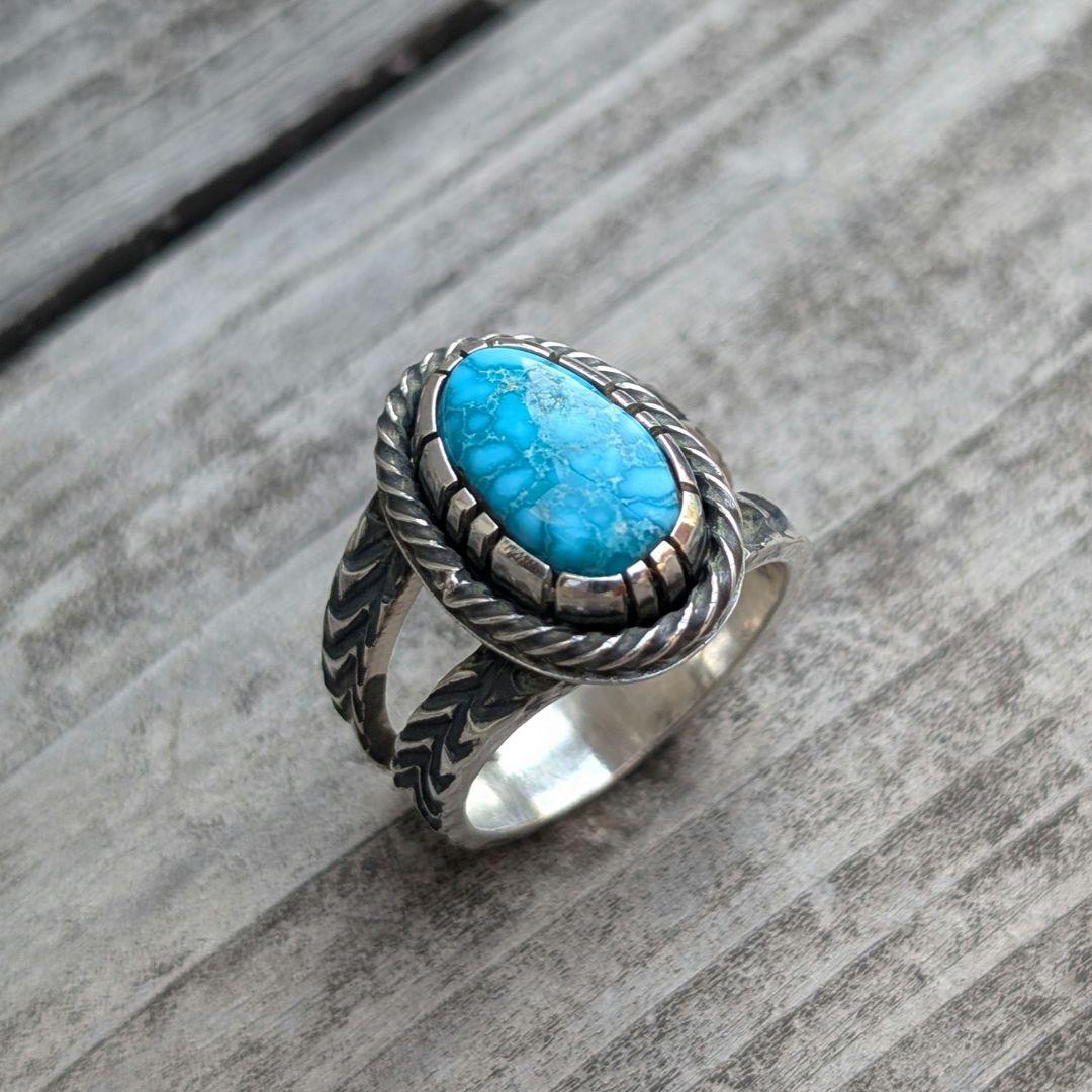 ハンドメイドのターコイズリング　インディアンジュエリー風　オールハンドメイド！