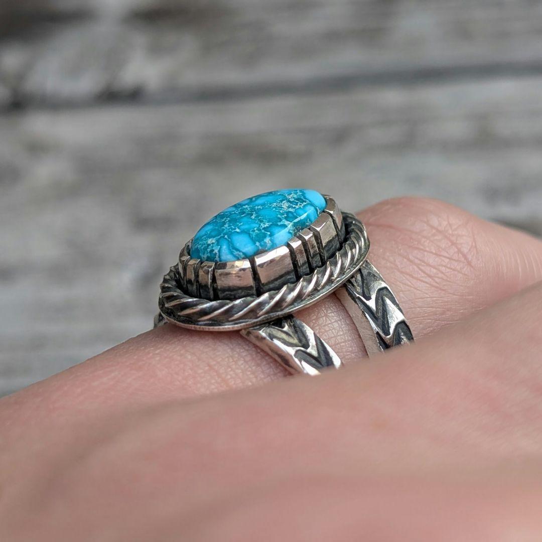 ハンドメイドのターコイズリング　インディアンジュエリー風　オールハンドメイド！