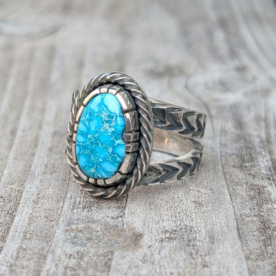 ハンドメイドのターコイズリング　インディアンジュエリー風　オールハンドメイド！