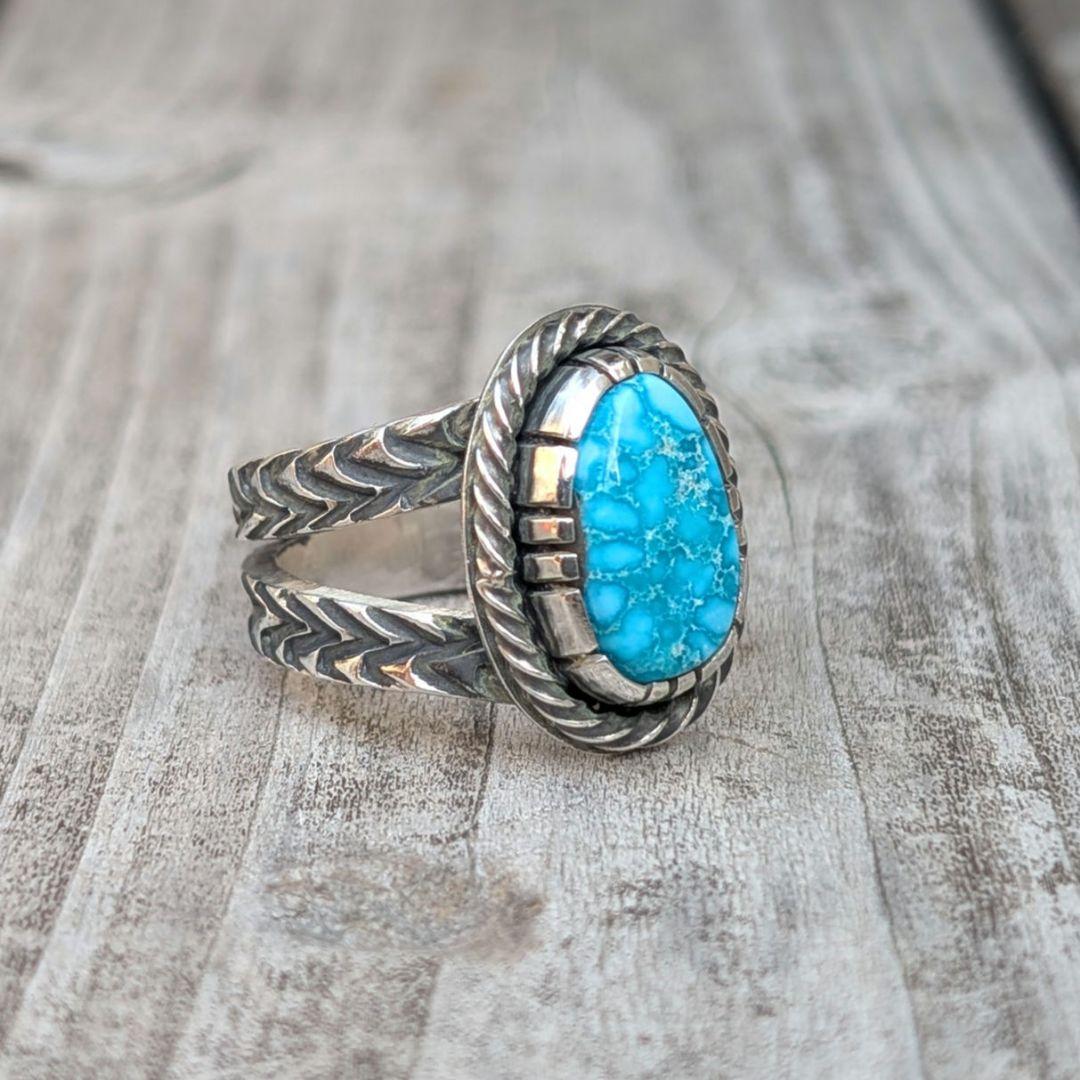ハンドメイドのターコイズリング　インディアンジュエリー風　オールハンドメイド！