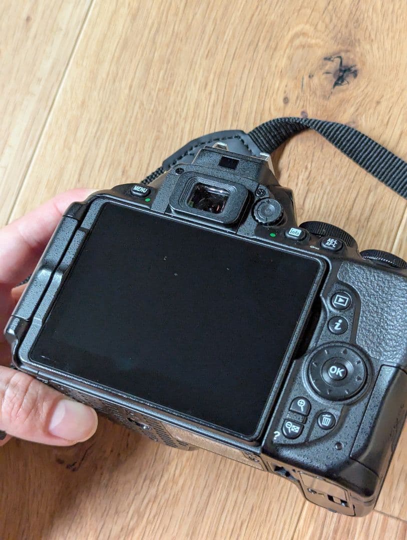 Nikon D5600 本体＋レンズ SIGMA 17-70mm F2.8-4