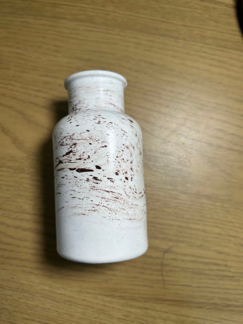 マーブル模様の楕円形トレイ バラの彫刻入り