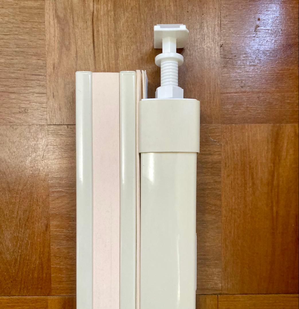 新品未使用　突っ張り式ハニカムシェード　163×143