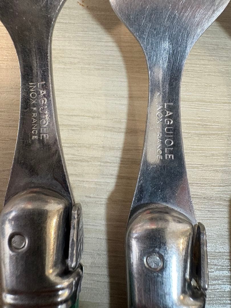 希少ラギオール　LAGUIOLE みどりハンドル波刃ナイフ7本！フォーク7本