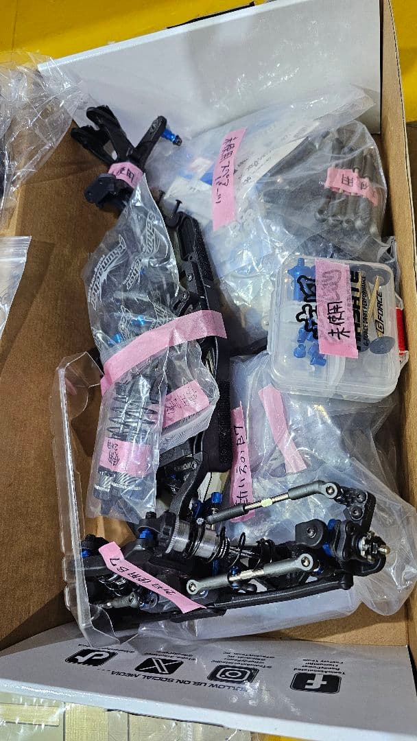 ASSOCIATED RC10 B7を2台(フルオプション)と大量スペアパーツ付