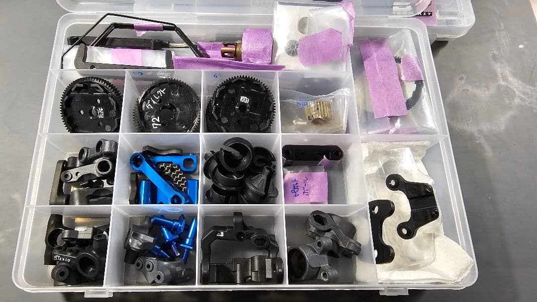 ASSOCIATED RC10 B7を2台(フルオプション)と大量スペアパーツ付