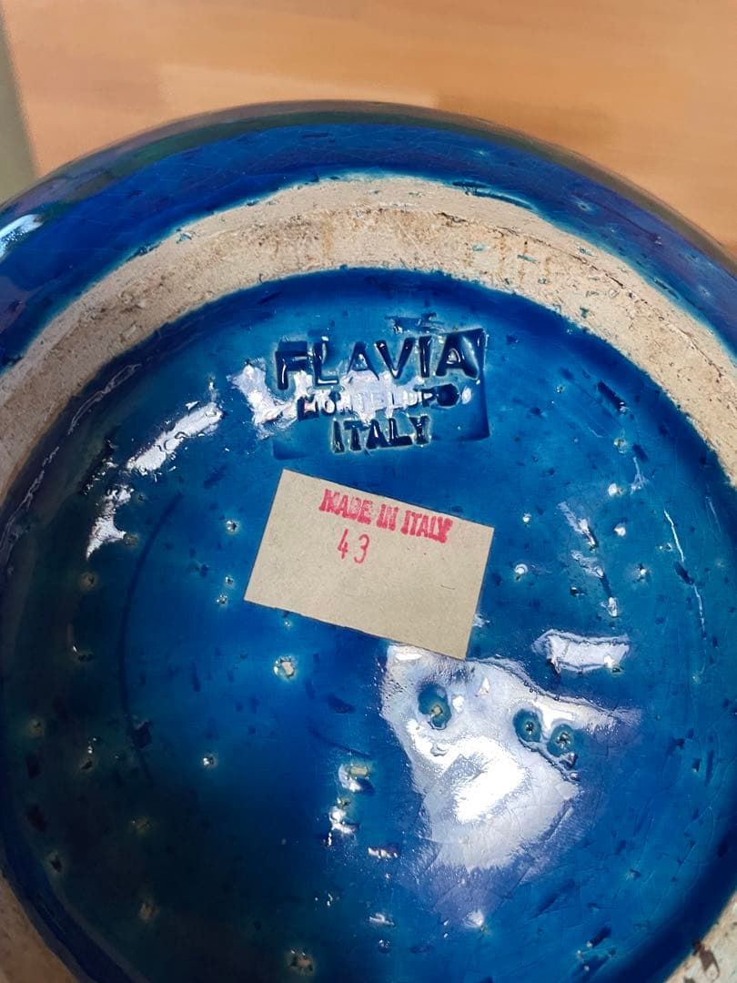 FLAVIA 青い陶器の花瓶