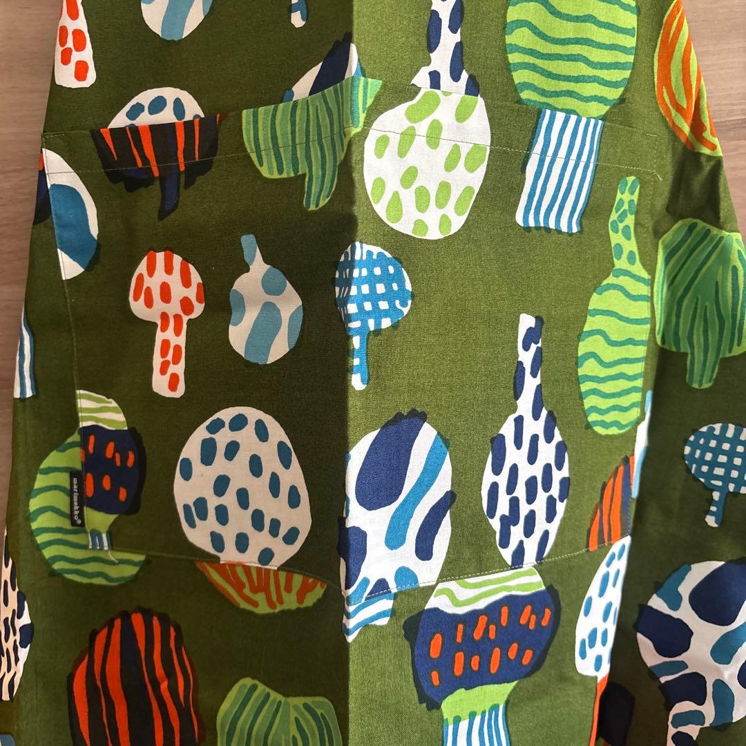 マリメッコ　エプロン　キノコ　新品