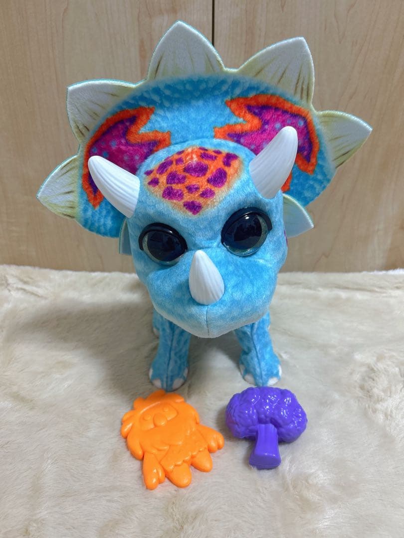 ファーリアル　トリケラトプス　人形　恐竜　FurReal ぬいぐるみ　レア　希少