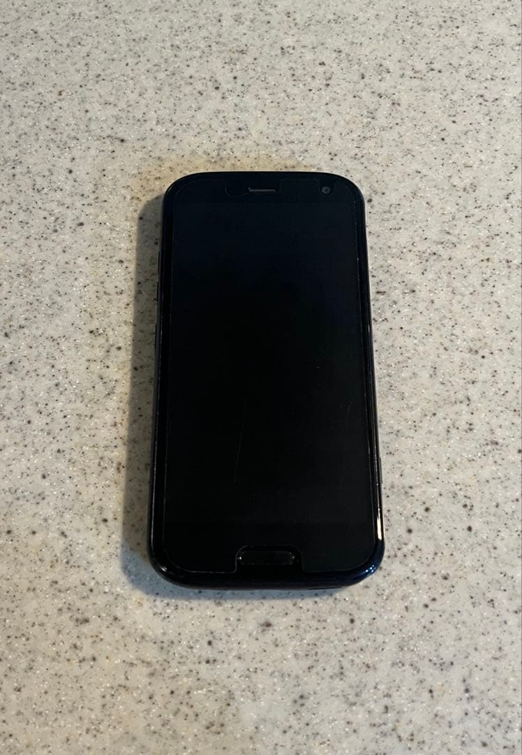 docomo らくらくスマートフォン　F-52B ネイビー