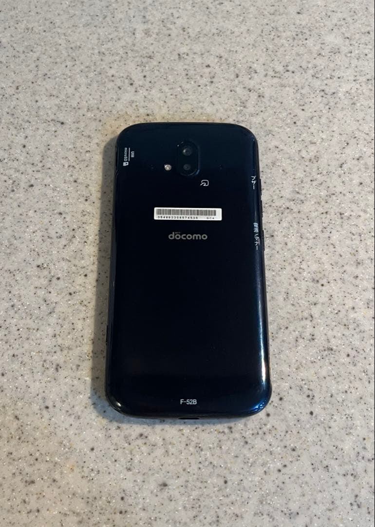 docomo らくらくスマートフォン　F-52B ネイビー