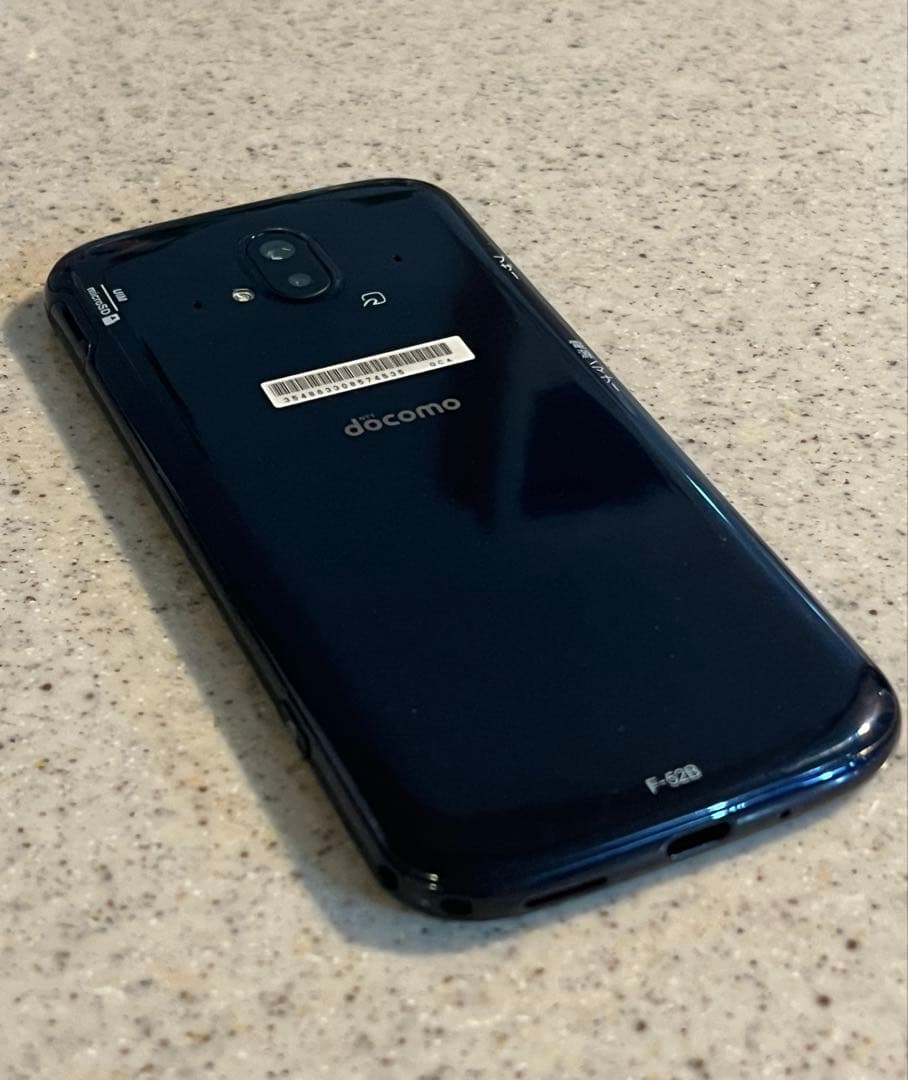 docomo らくらくスマートフォン　F-52B ネイビー