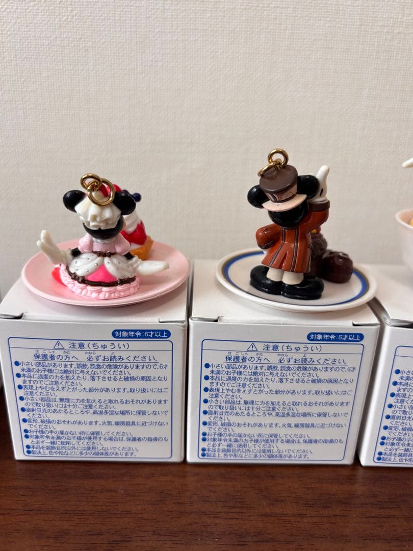 ☆ディズニー　シー　テーブルイズウェイティング　チャーム　フィギュア　６種セット