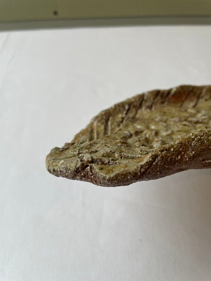 國吉清尚 作　白土　葉皿