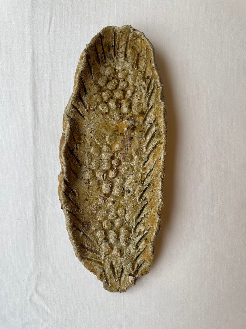 國吉清尚 作　白土　葉皿