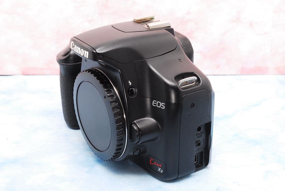 キャノン Kiss X2★一眼レフカメラ★Wレンズ＆バッグ付★デビューセット
