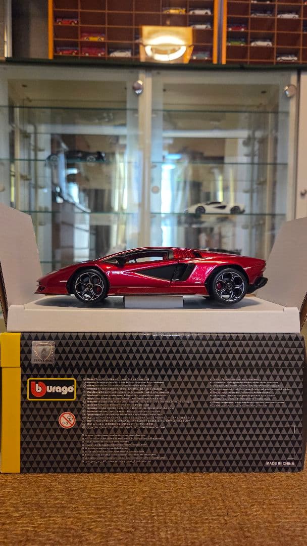 1/24 ブラーゴ ランボルギーニ カウンタック LPI800-4